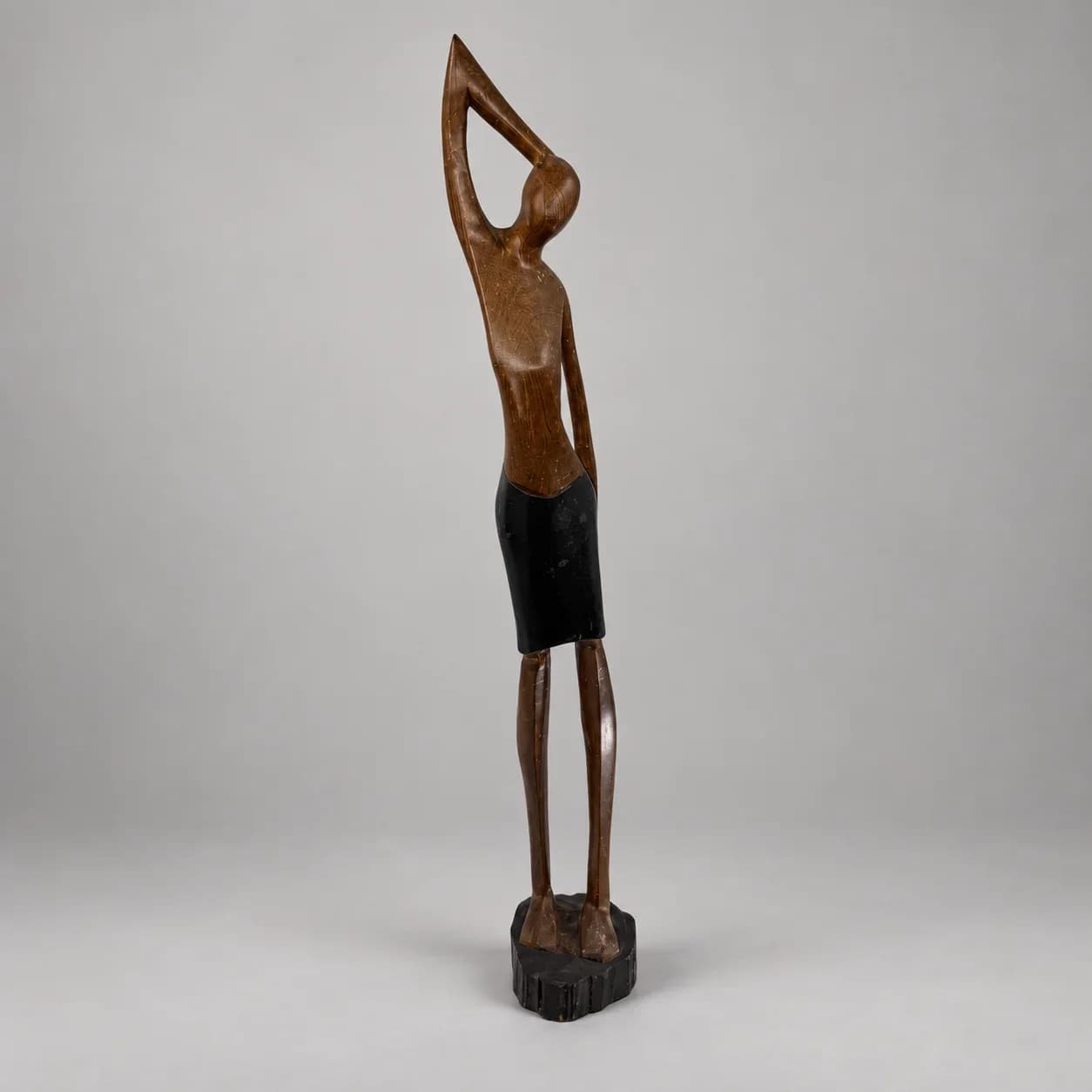 tatue Élancée en Bois Sculpté Style Ethnique / Moderniste – Figure Féminine Vintage