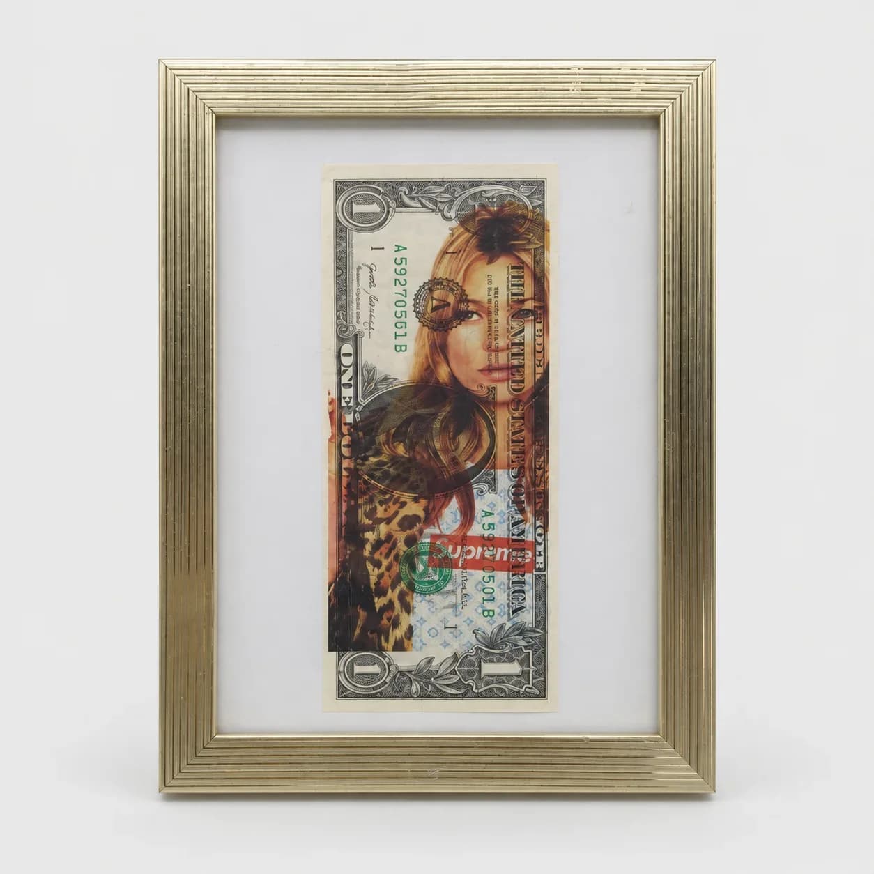 Cadre Pop Art Streetwear – Visuel Supreme x Kate Moss Dollar US Sous Verre