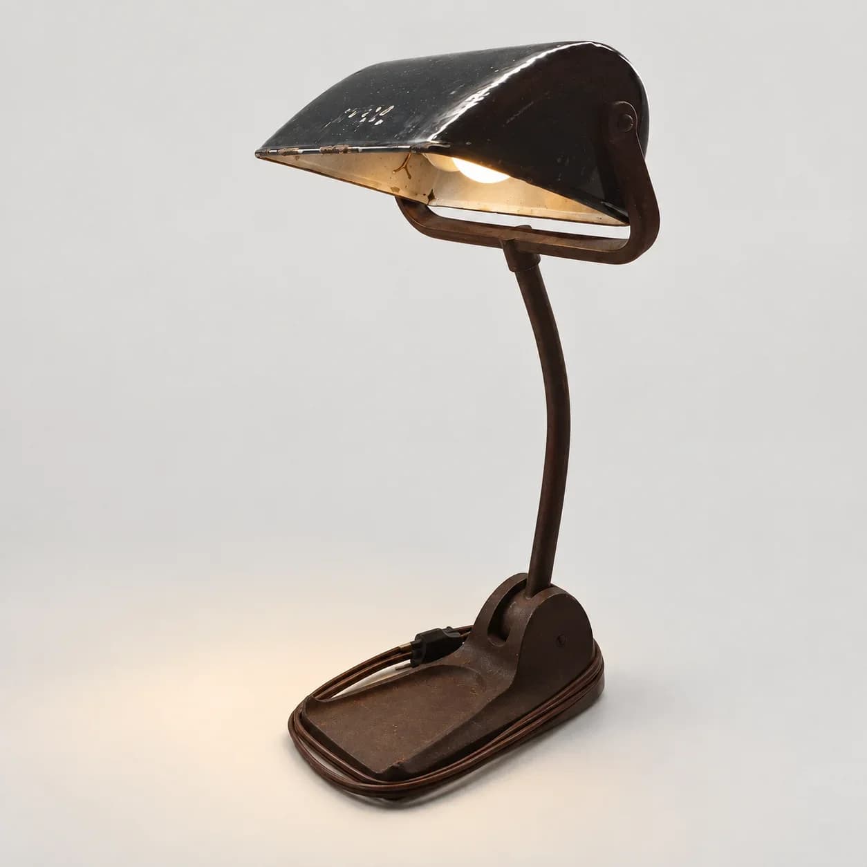 Lampe de Bureau Industrielle Vintage HORAX – Style Bauhaus / Notaire – Métal Patiné