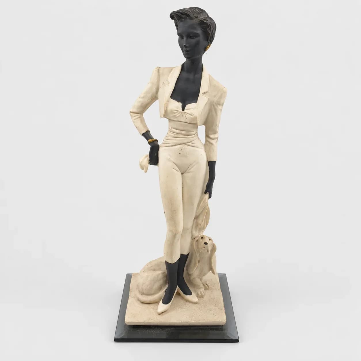 Statuette Élégante Femme au Chien – Style Art Déco Revival / Fashion Glamour Vintage