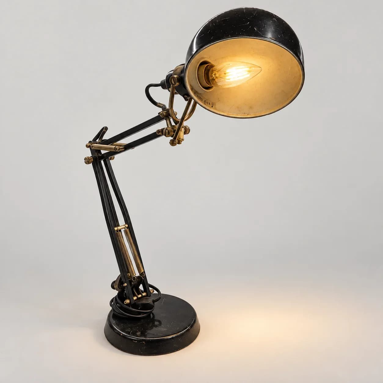 Lampe de Bureau Articulée Industrielle Vintage – Métal Noir & Laiton (Style Architecte / Atelier)