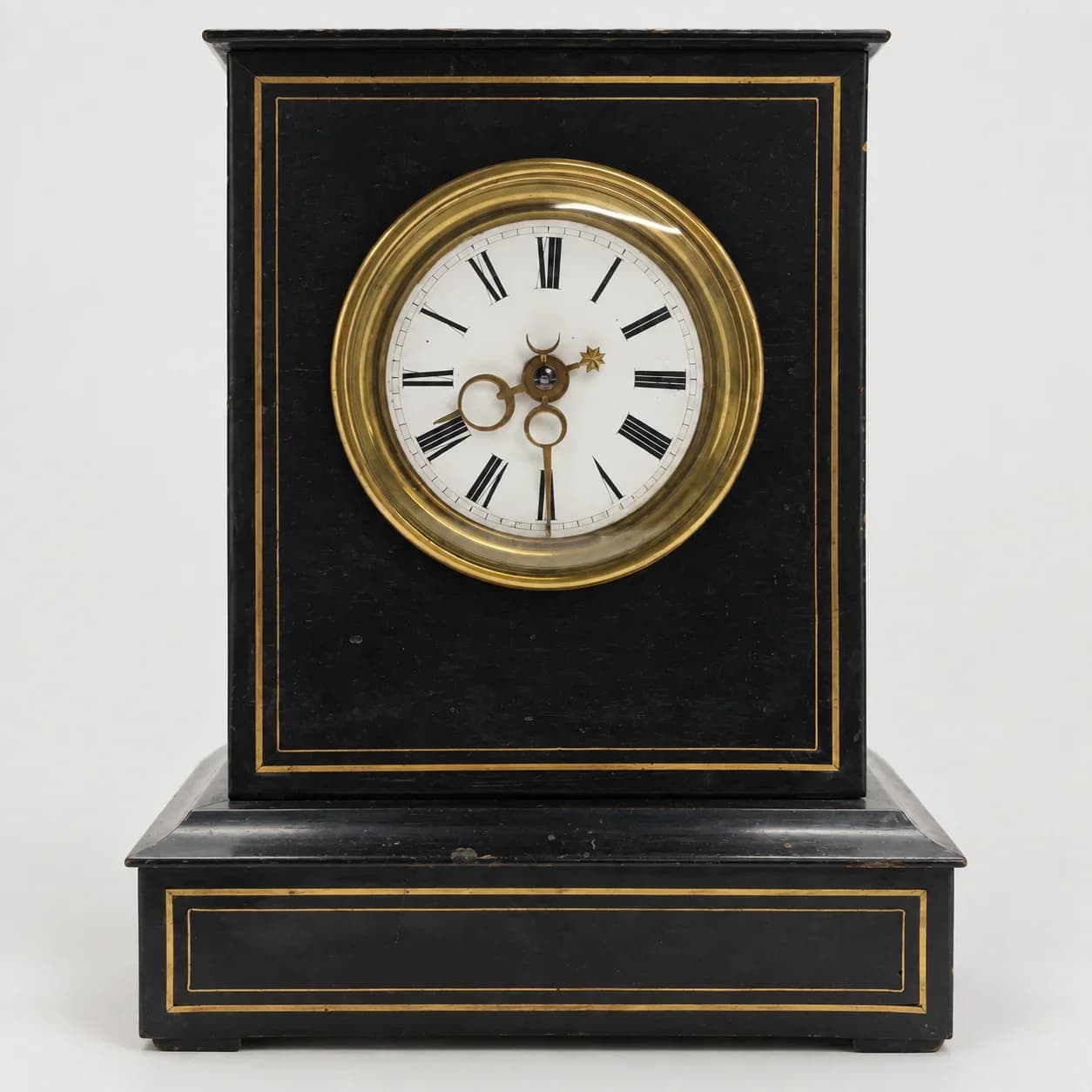 Pendule de Cheminée Antique Style Napoléon III / XIXe – Bois Noirci & Filets Dorés, Cadran Émail