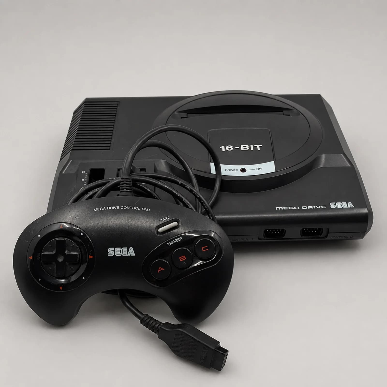 Sega Mega Drive RGB 16-Bit – console avec manette